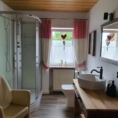 Huettenglueck Nyaraló *